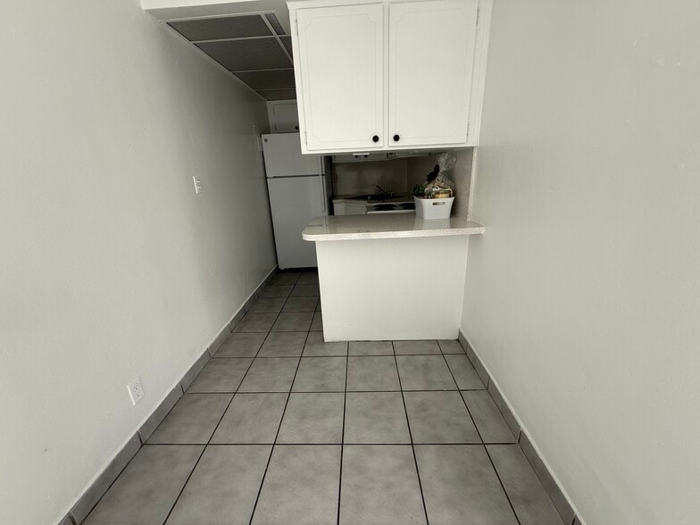 Building Photo - 900 NE 17th Ter