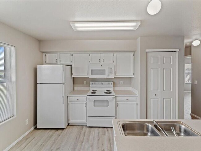 Building Photo - 6305 Chapel Hill Blvd