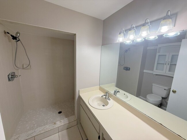 Building Photo - 2453 E Illiana St