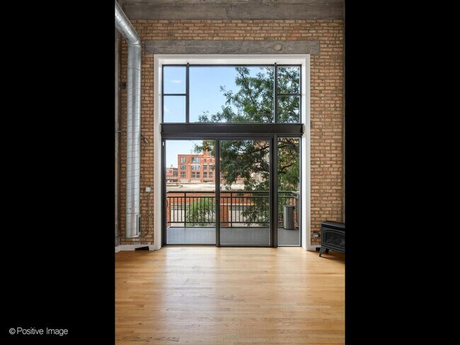 Building Photo - 2545 S Dearborn St