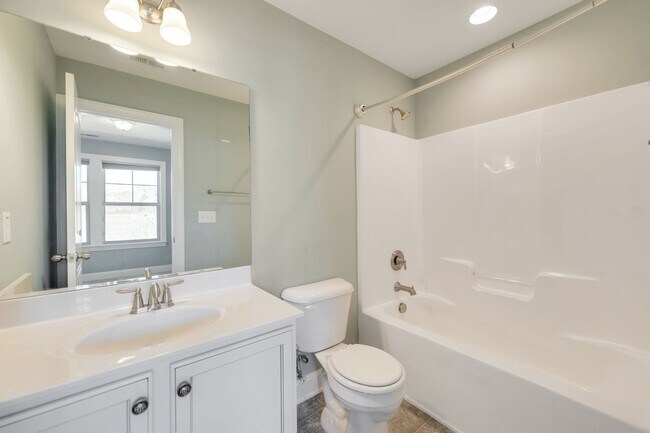 Building Photo - Gorgeous 3-Bed, 3.5-Ba Townhouse w/ Office in Downtown Apex