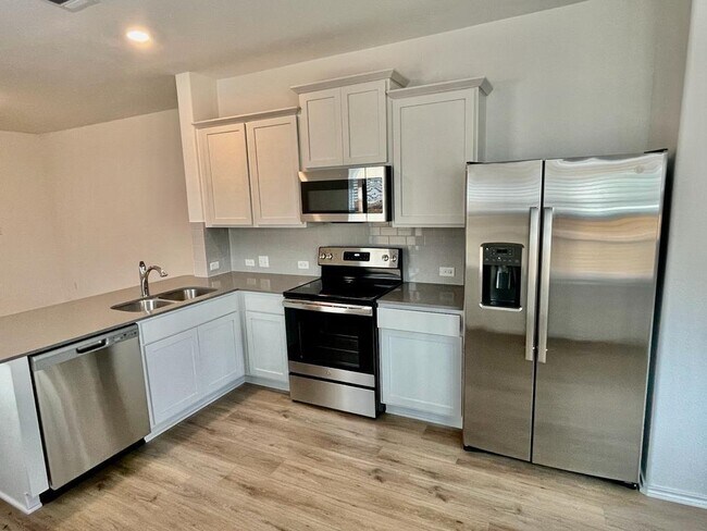 Building Photo - 437 Perfect World Lp