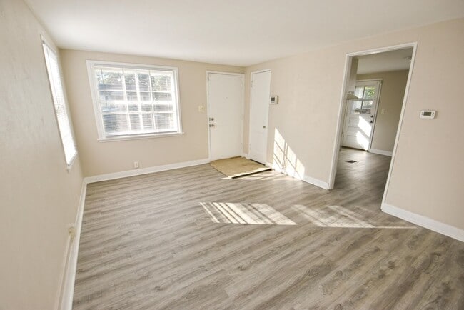 Building Photo - Remodeled, 2 bedroom South Bend IN home