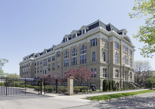 Gated, Off-Street Parking - The Hannaford - 5 Minutes to Downtown Cincy