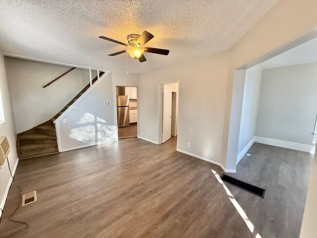 Building Photo - 1115 W 11th St