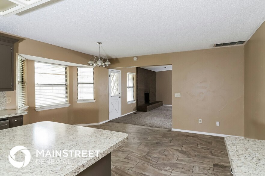 Building Photo - 2013 Bonnycastle Ln