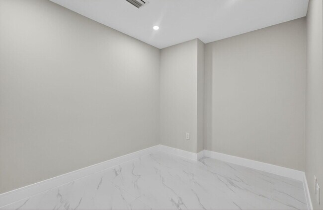 Building Photo - 701 NE 23rd St