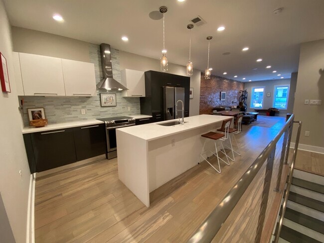 Building Photo - 3015 Warder St NW