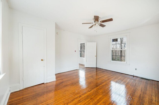 Building Photo - 228 Newcomb Dr