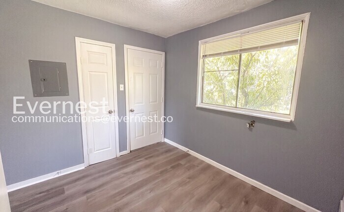 Building Photo - 41 Hiland Pl