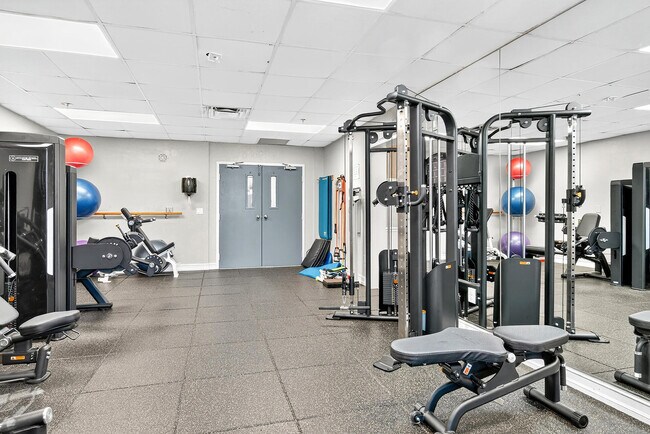 Building Photo - 5021 Oakhill Ln