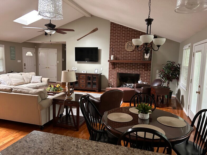 Building Photo - 214 Indian Trl