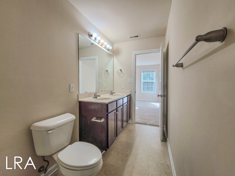 Building Photo - 127 Beacon Woods Dr