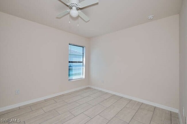 Building Photo - 1303 SE 8th Pl