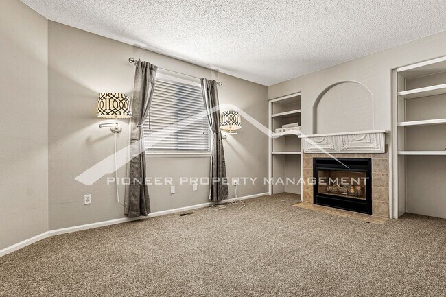 Building Photo - Spacious Home with gorgeous kitchen and central AC!