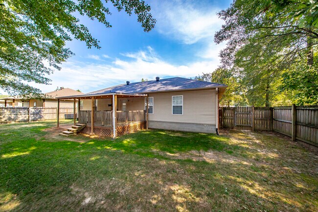 Building Photo - 31 Newcastle Dr