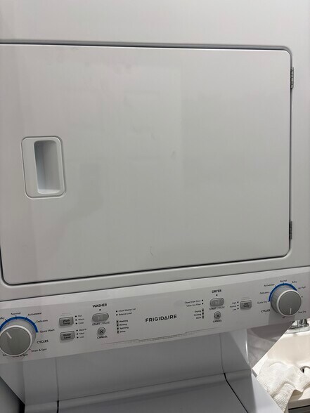 Building Photo - 329 E Mendocino Ave