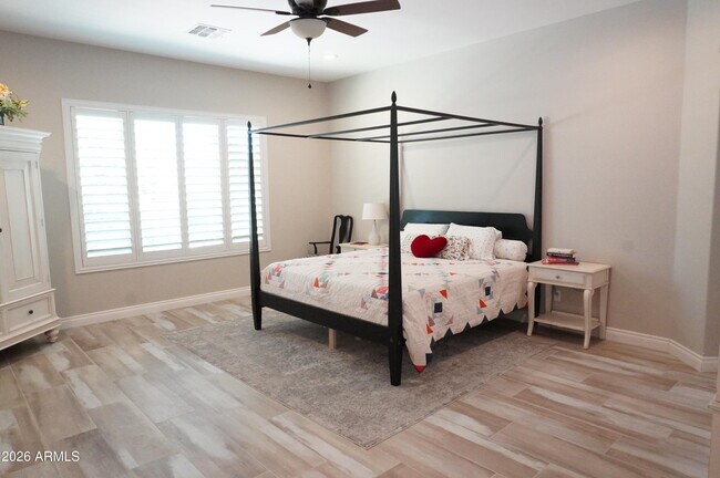 Building Photo - 2910 E Wildhorse Dr