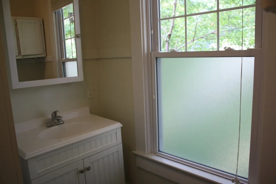 Building Photo - 440 E 2nd St