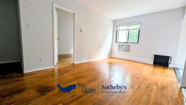 Building Photo - 25-33-33 23rd St