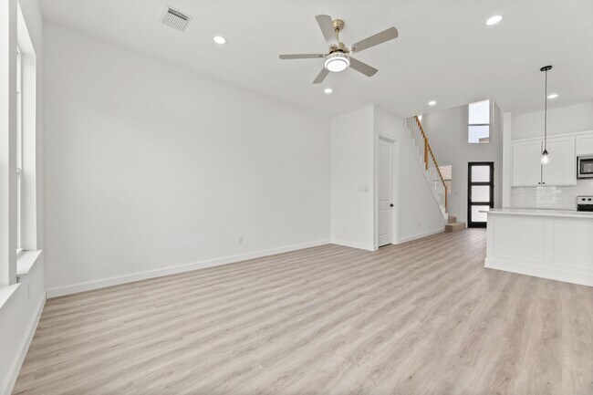 Building Photo - 256 Capetown Way