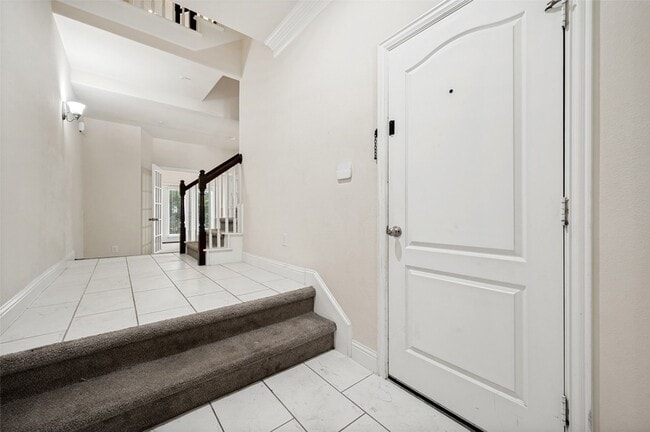 Building Photo - 572 Waterloo Dr