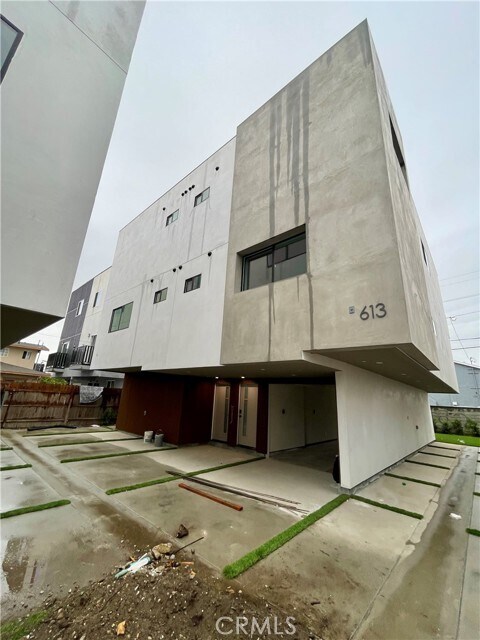 Building Photo - 613 W 41st Pl