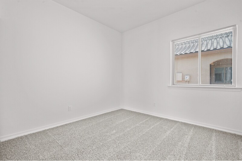 Building Photo - 612 Cedarwood Ave