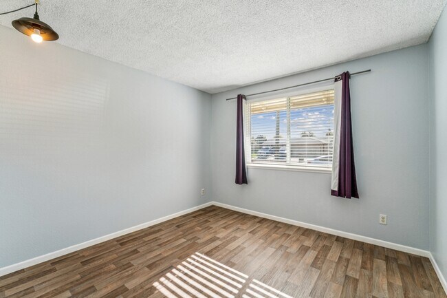 Building Photo - 1508 W Elm Pl