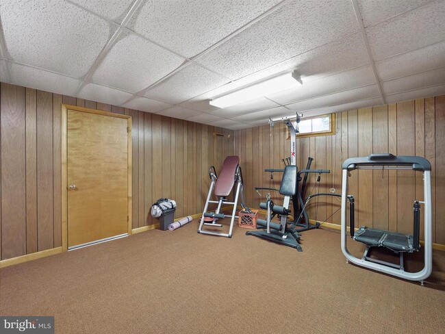 Building Photo - 560 Meadowview Cir