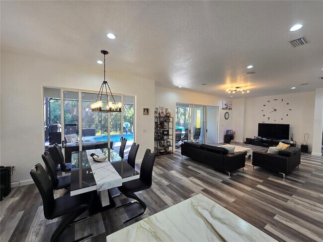 Building Photo - 8111 Santa Rosa Ct