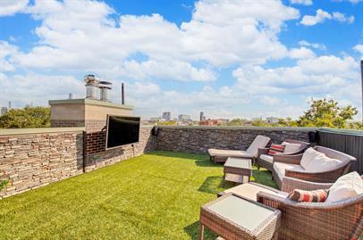 Building Photo - Rare Oversized Fully Furnished 3 Bed / 2.5 Bath 2,800+ SF Duplex with Private 1,000 SF Roof Deck ...