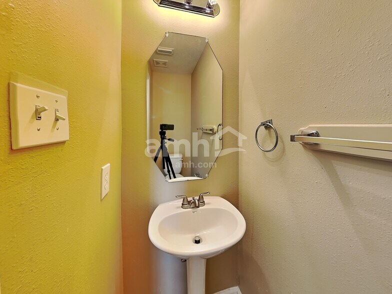 Building Photo - 26881 Armor Oaks Dr