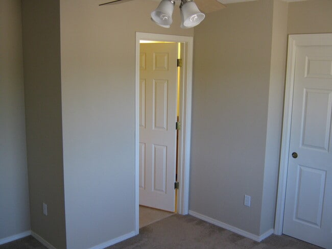 Building Photo - 1003 Mineral Way