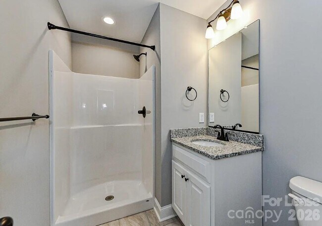 Building Photo - 704 N Main St