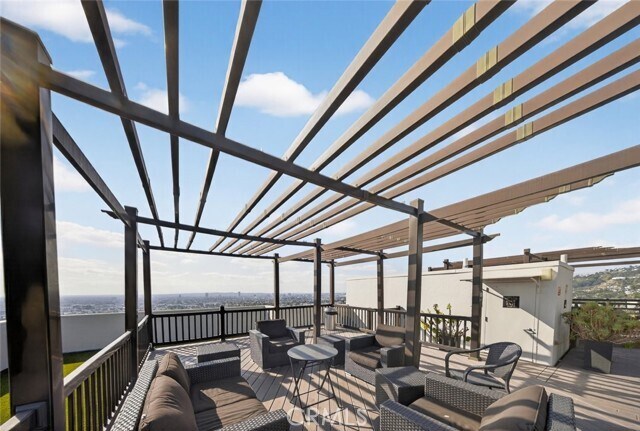 Building Photo - 7250 Franklin Ave