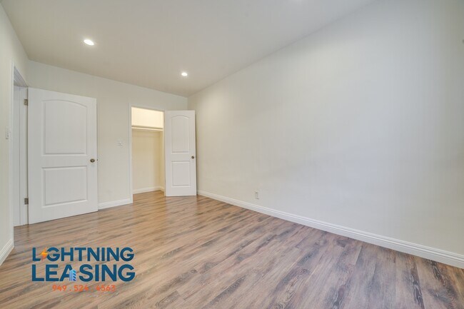 Building Photo - 1627 5/3 Normandie-22D