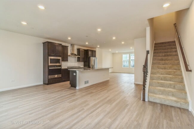 Building Photo - 155 Yorktown Ct