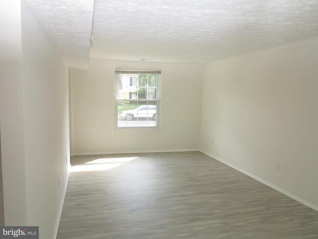 Building Photo - 8406 Woodford Ct