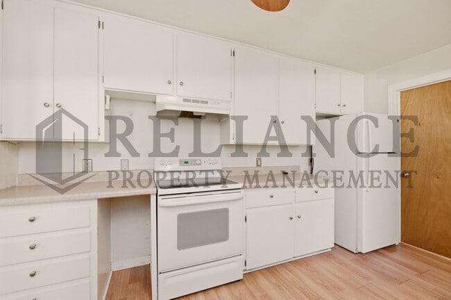 Building Photo - 6216 E Orme St