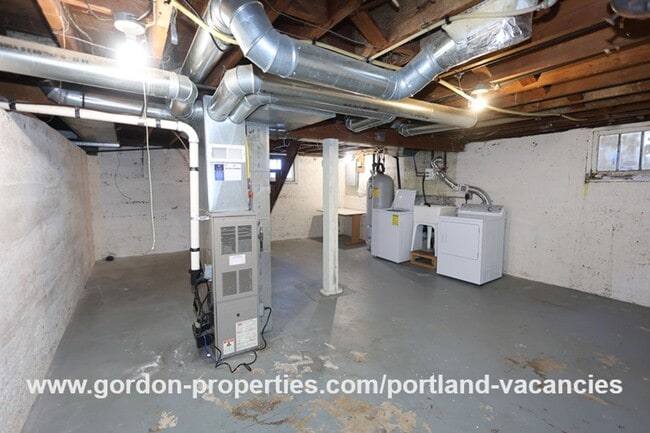 Building Photo - MOVE IN SPECIAL: SE Cesar E Chavez Blvd - ...