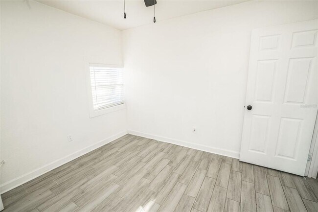 Building Photo - 1007 E 32nd Ave