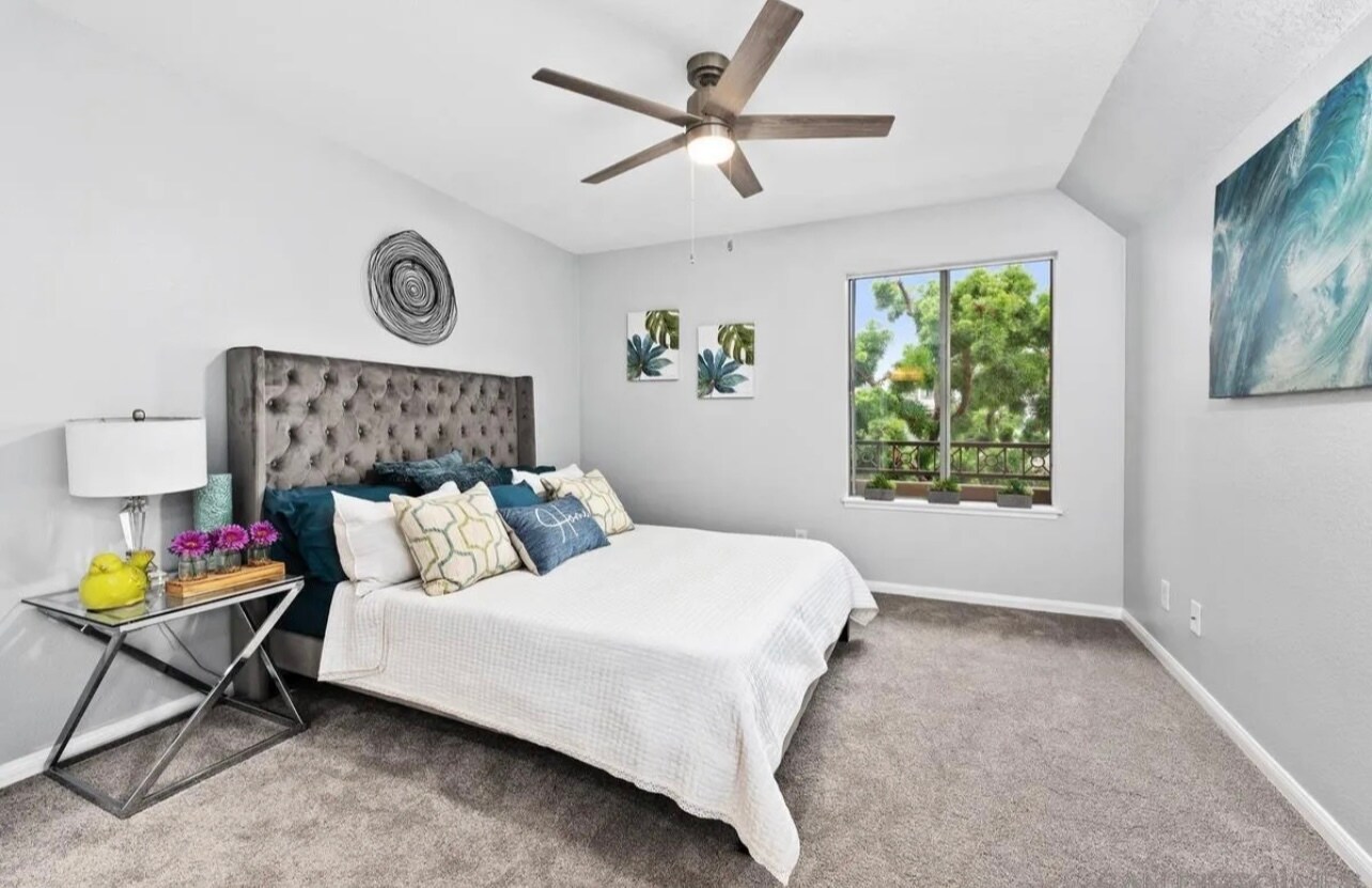 Building Photo - 8889 Caminito Plaza Centro