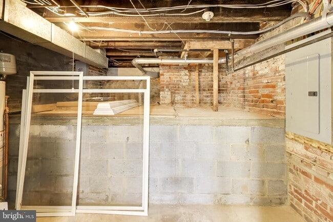 Building Photo - 1238 Linden Pl NE