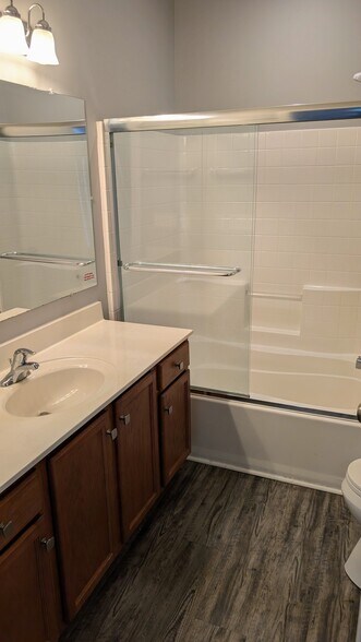 Building Photo - 5054 Belleglen Ct