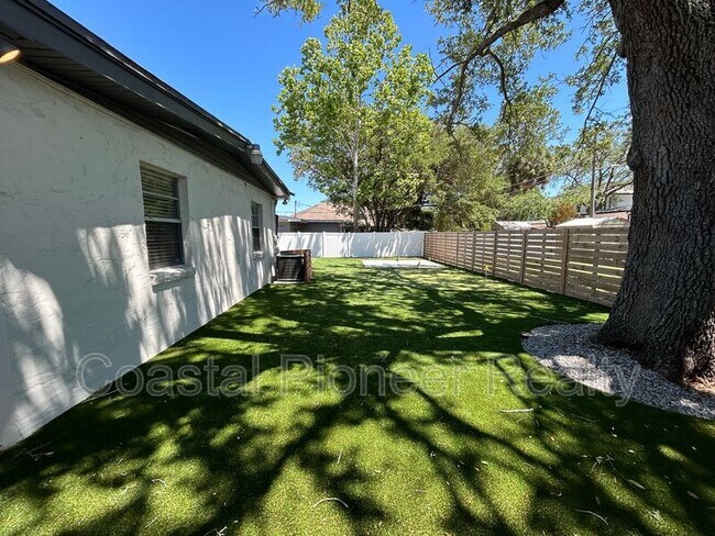 Building Photo - 4106 W San Rafael St