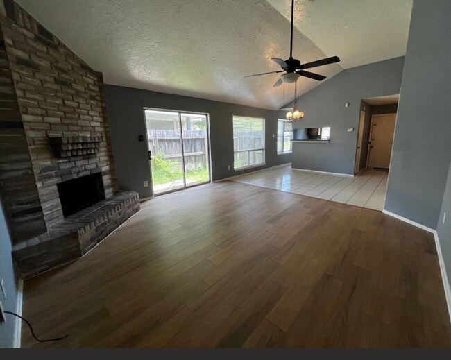 Building Photo - 11013 Crenchrus Ct