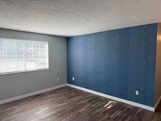 Building Photo - 65 E 600 S