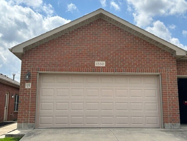 Building Photo - Modern Brick Ranch with 3 Bedrooms, 1.5 Ba...