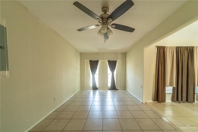 Building Photo - 407 Delia Ave